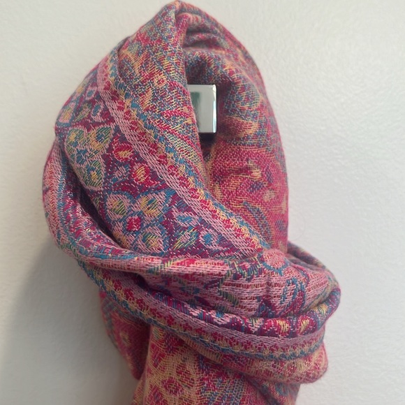 Beautiful Women’s Cashmere Scarf/Wrap - Picture 5 of 5